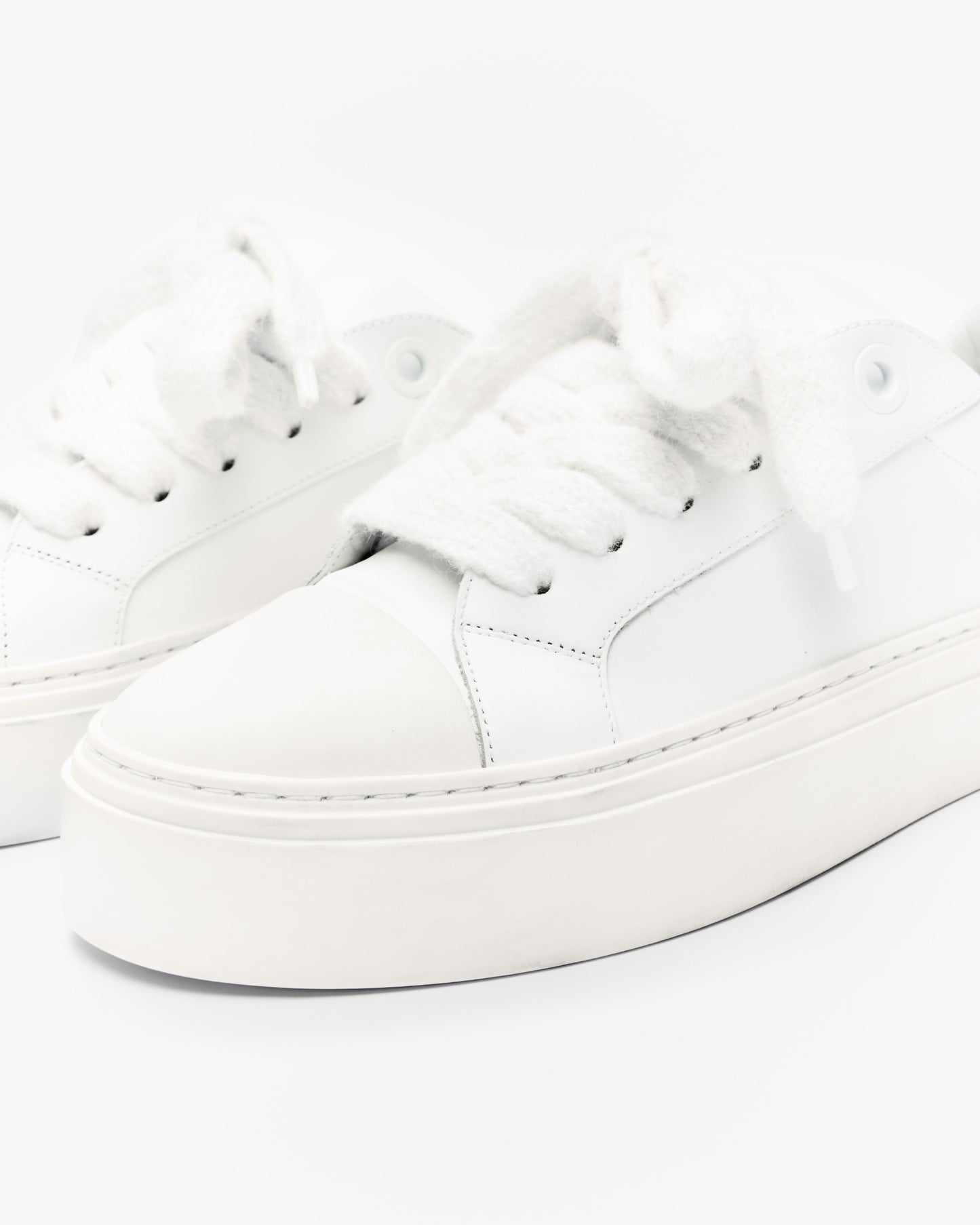 THE WILSON COURT SNEAKER